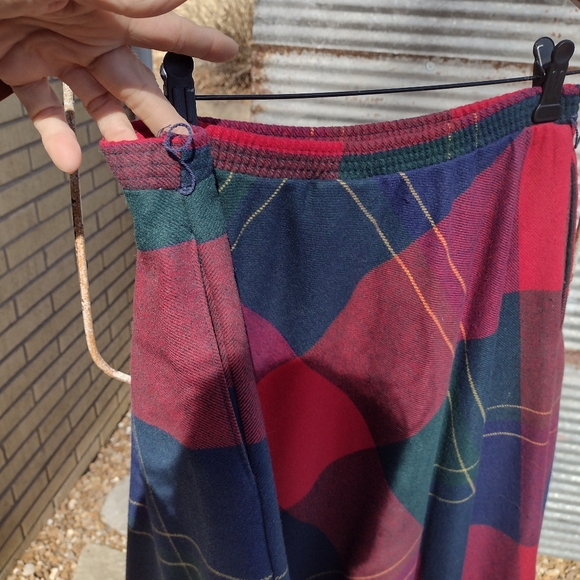70s revival of 50's style circle skirt wool red green plaid Vintage size 12 - Picture 8 of 10